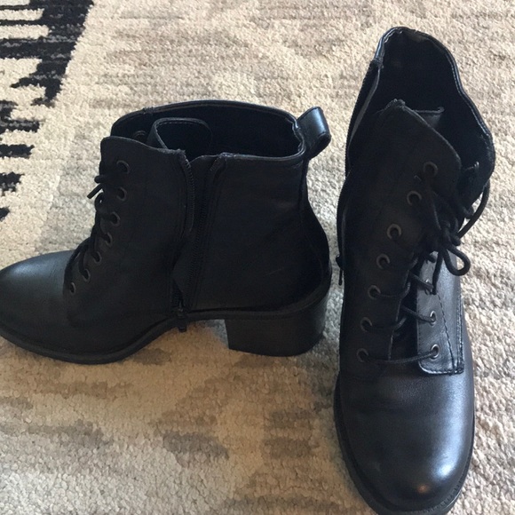 Black lace up leather booties - Picture 3 of 4
